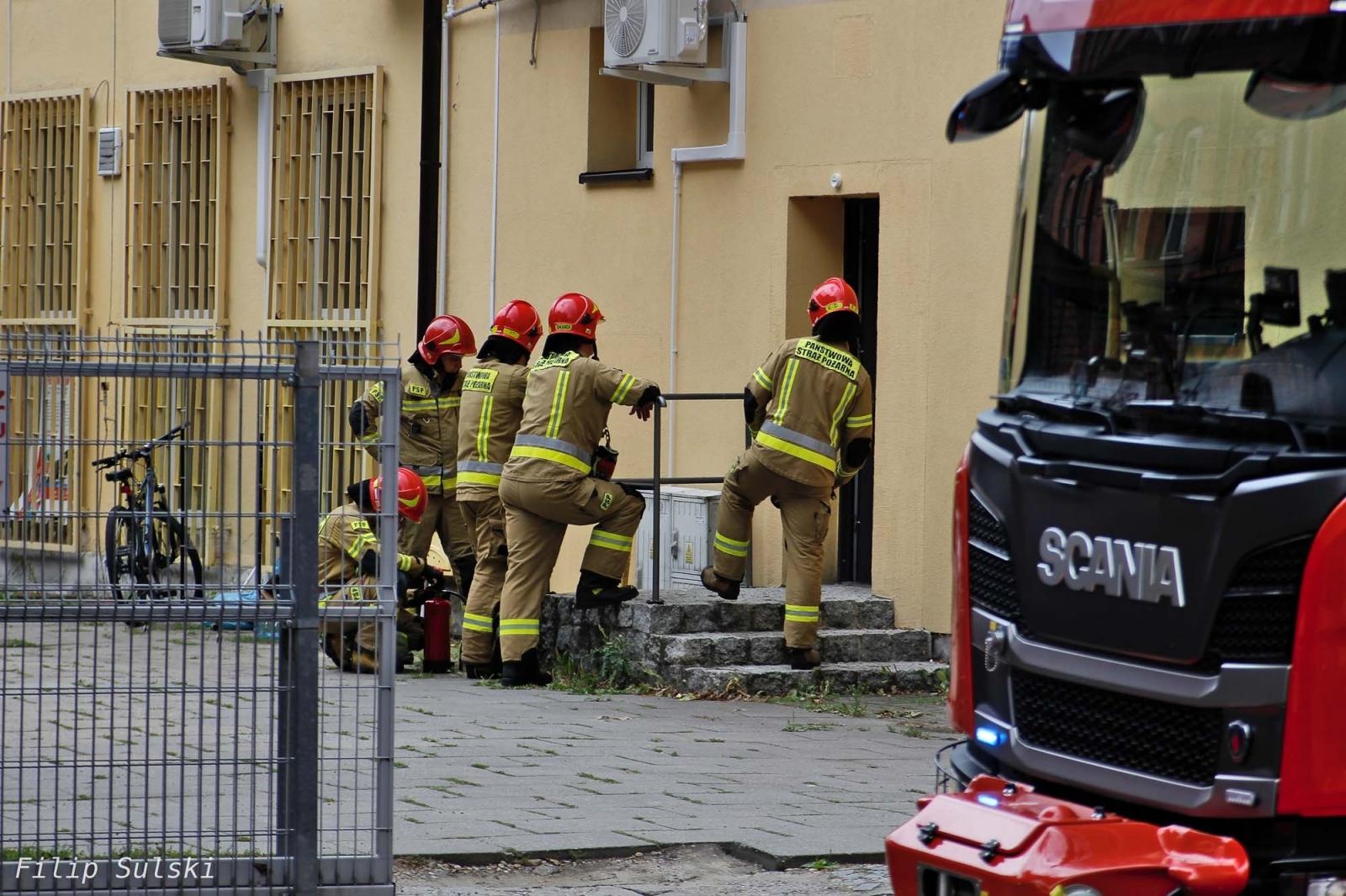 Zdjęcie w galerii na portalu naszraciborz.pl: Raport 998. Dym z transformatora przy Ogrodowej [FOTO] wiadomości z regionu