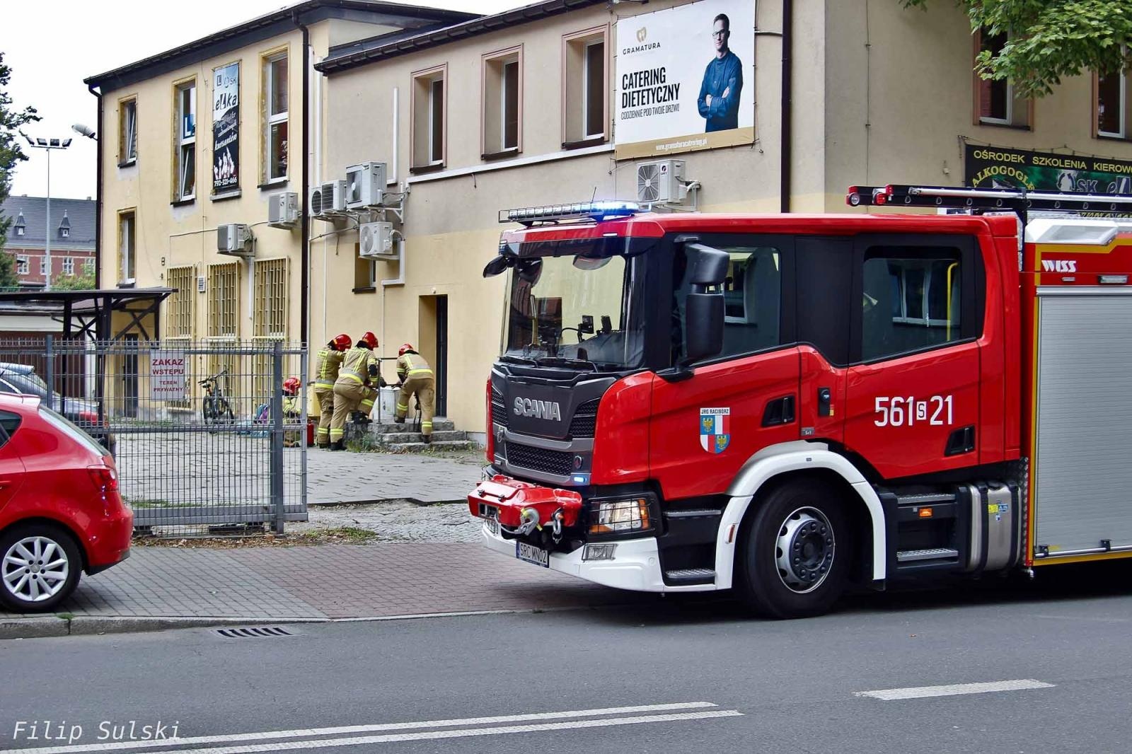 Zdjęcie w galerii na portalu naszraciborz.pl: Raport 998. Dym z transformatora przy Ogrodowej [FOTO] wiadomości z regionu