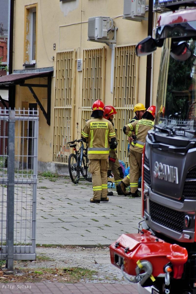 Zdjęcie w galerii na portalu naszraciborz.pl: Raport 998. Dym z transformatora przy Ogrodowej [FOTO] wiadomości z regionu