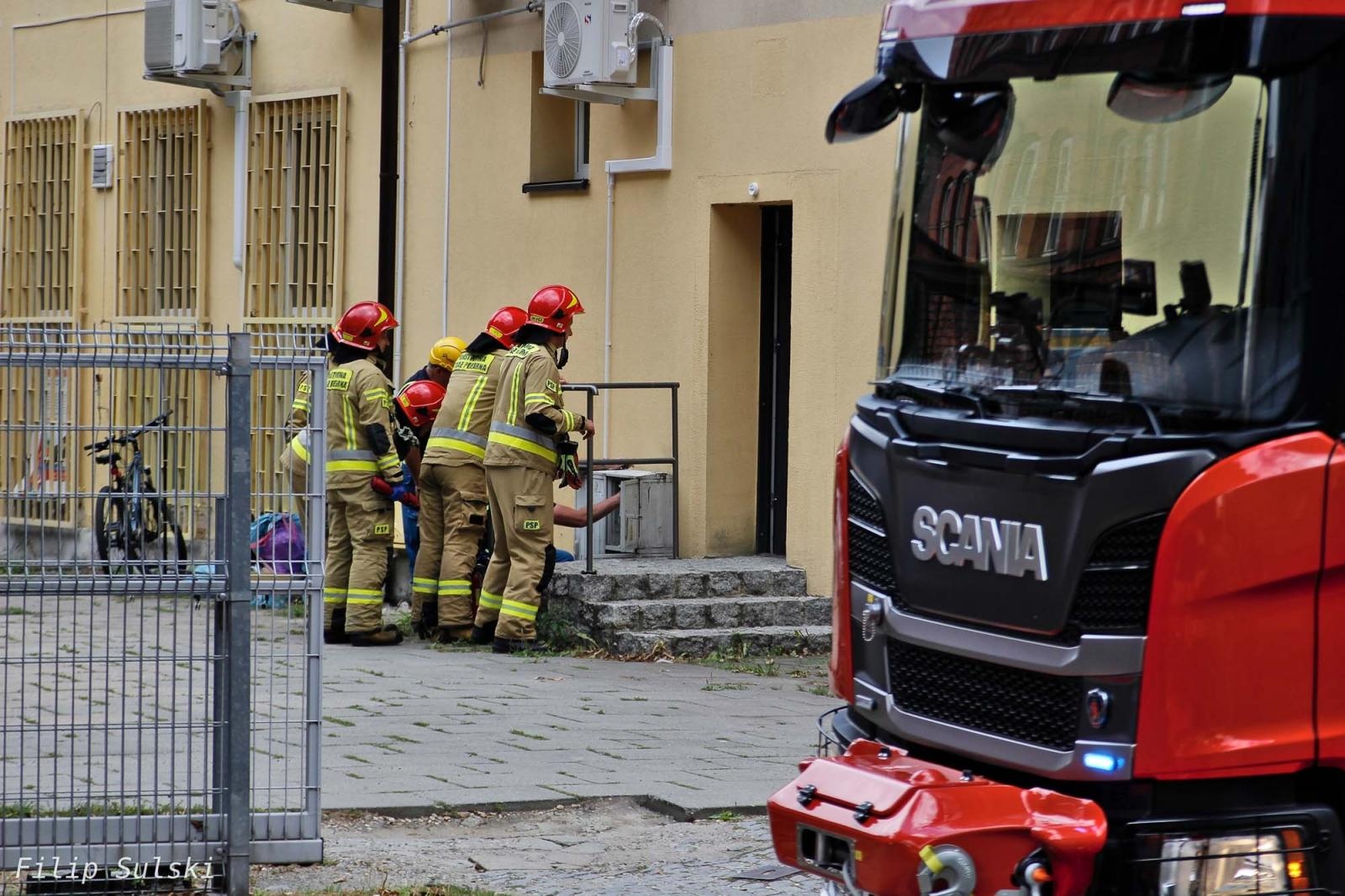 Zdjęcie w galerii na portalu naszraciborz.pl: Raport 998. Dym z transformatora przy Ogrodowej [FOTO] wiadomości z regionu