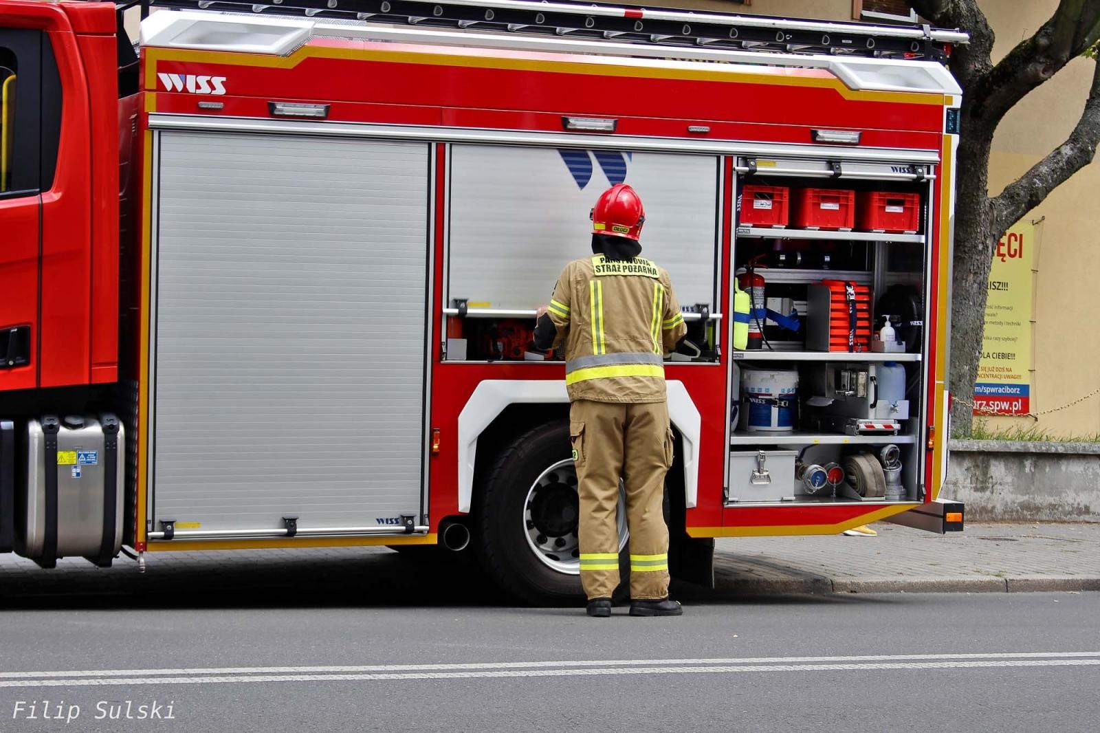 Zdjęcie w galerii na portalu naszraciborz.pl: Raport 998. Dym z transformatora przy Ogrodowej [FOTO] wiadomości z regionu