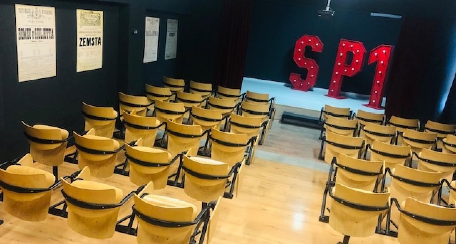 Zdjęcie w galerii na portalu naszraciborz.pl: W SP 1 dużo się zmienia - kosmiczne sale z RFL oraz mobilna pracownia dzięki absolwentkom wiadomości z regionu