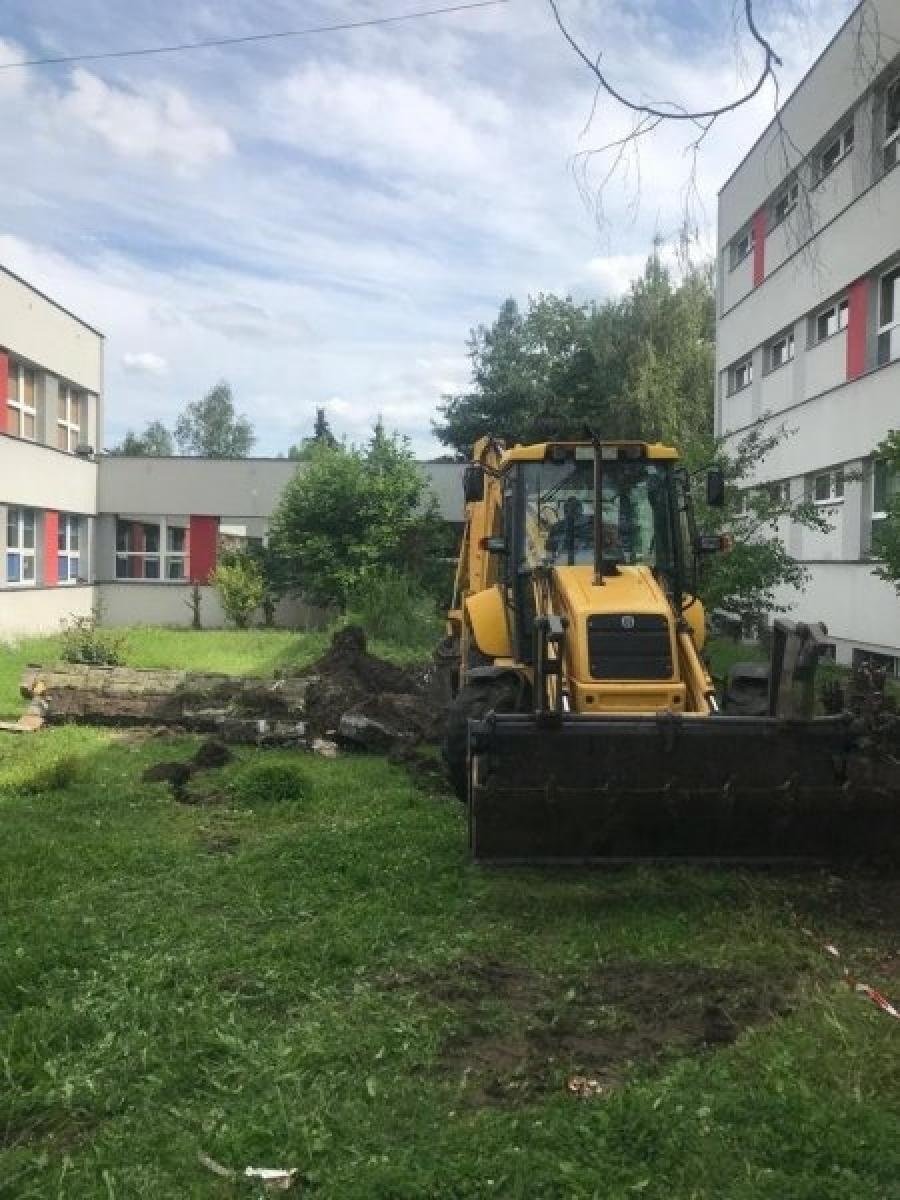 Zdjęcie w galerii na portalu naszraciborz.pl: W SP 1 dużo się zmienia - kosmiczne sale z RFL oraz mobilna pracownia dzięki absolwentkom wiadomości z regionu