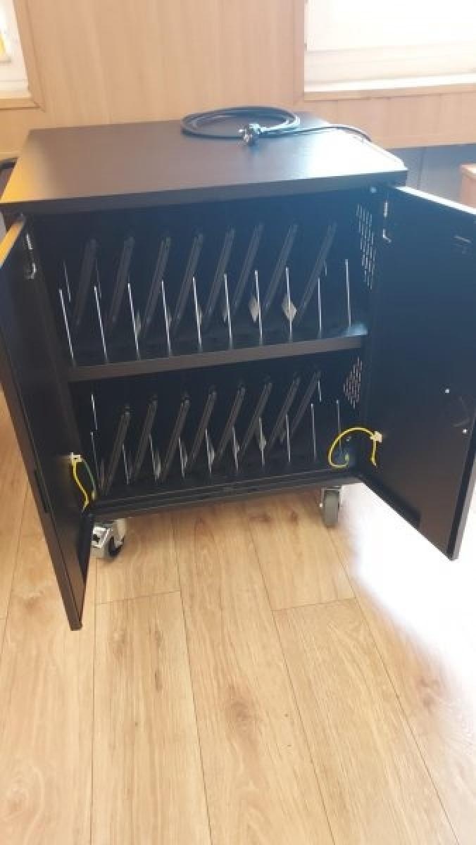 Zdjęcie w galerii na portalu naszraciborz.pl: W SP 1 dużo się zmienia - kosmiczne sale z RFL oraz mobilna pracownia dzięki absolwentkom wiadomości z regionu