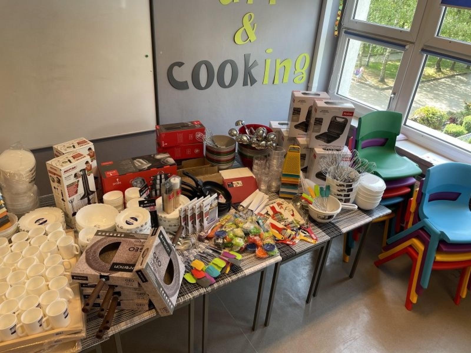 Zdjęcie w galerii na portalu naszraciborz.pl: W SP 1 dużo się zmienia - kosmiczne sale z RFL oraz mobilna pracownia dzięki absolwentkom wiadomości z regionu