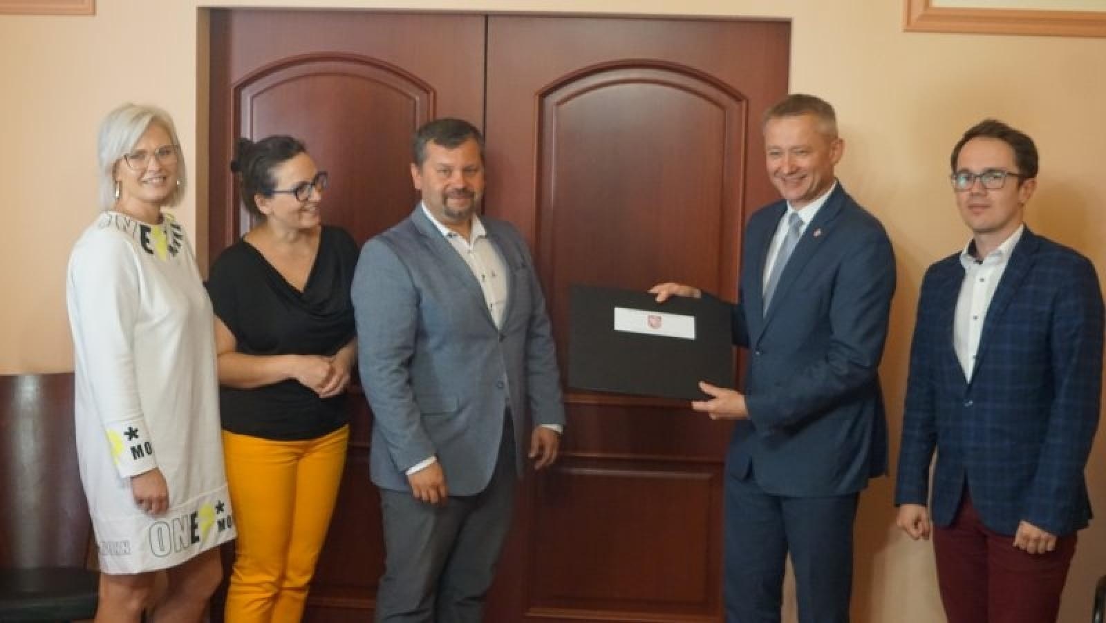 Zdjęcie w galerii na portalu naszraciborz.pl: Tauron podpowiada urzędnikom jak oszczędzać na oświetleniu wiadomości z regionu