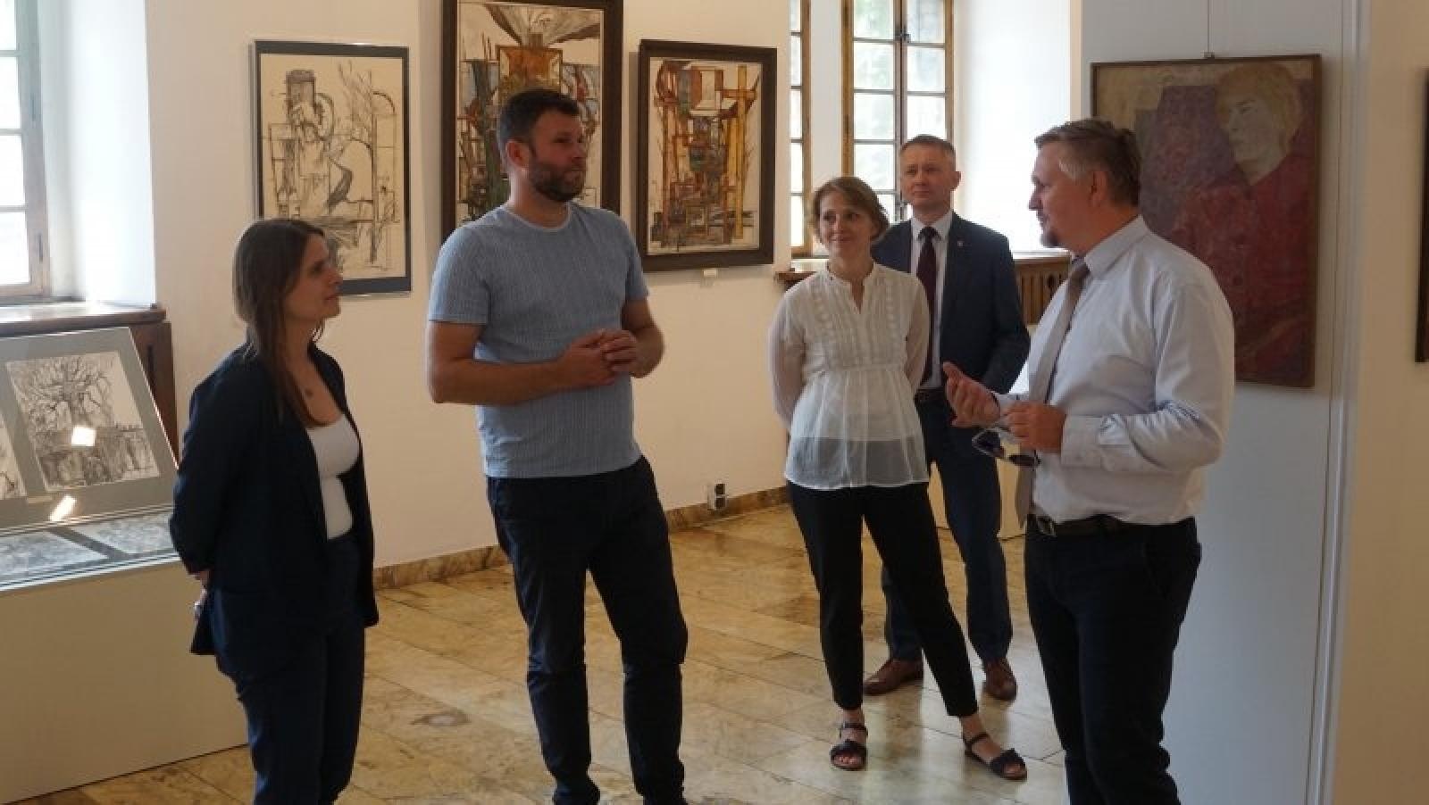 Zdjęcie w galerii na portalu naszraciborz.pl: Dyrektor Narodowego Instytutu Konserwacji Zabytków odwiedził ziemię raciborską wiadomości z regionu