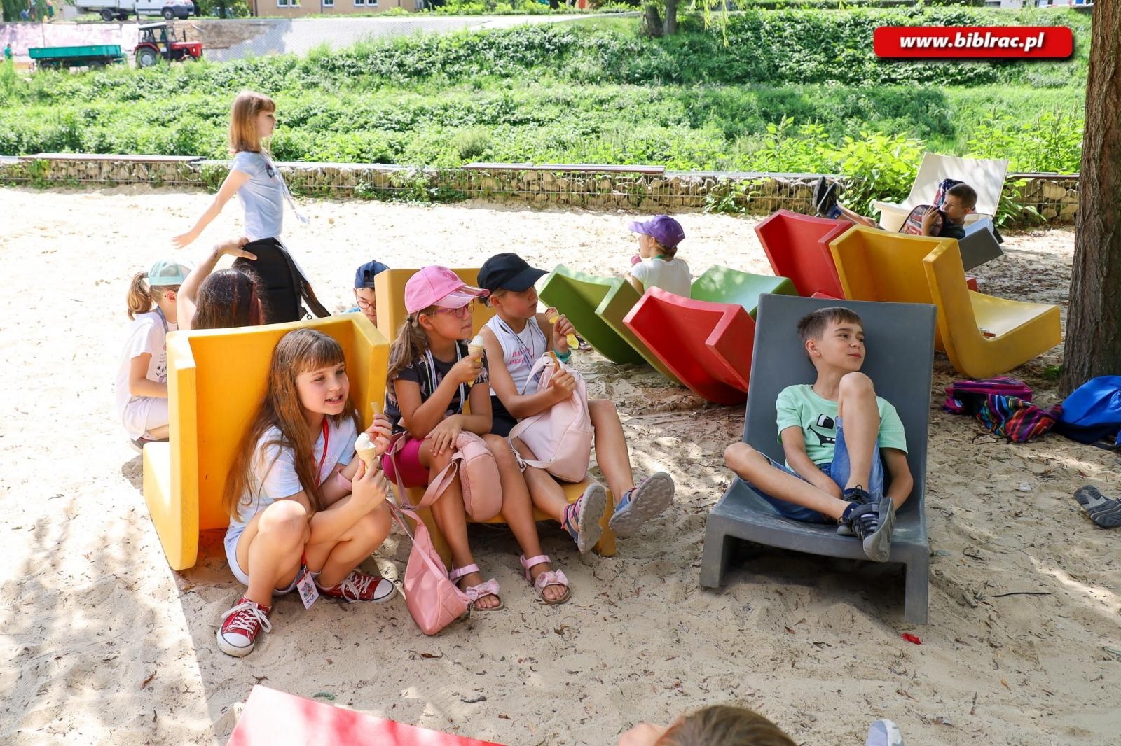 Zdjęcie w galerii na portalu naszraciborz.pl: Nie zawsze happy end – Baśniowe Lato z Biblioteką bawi i uczy wiadomości z regionu