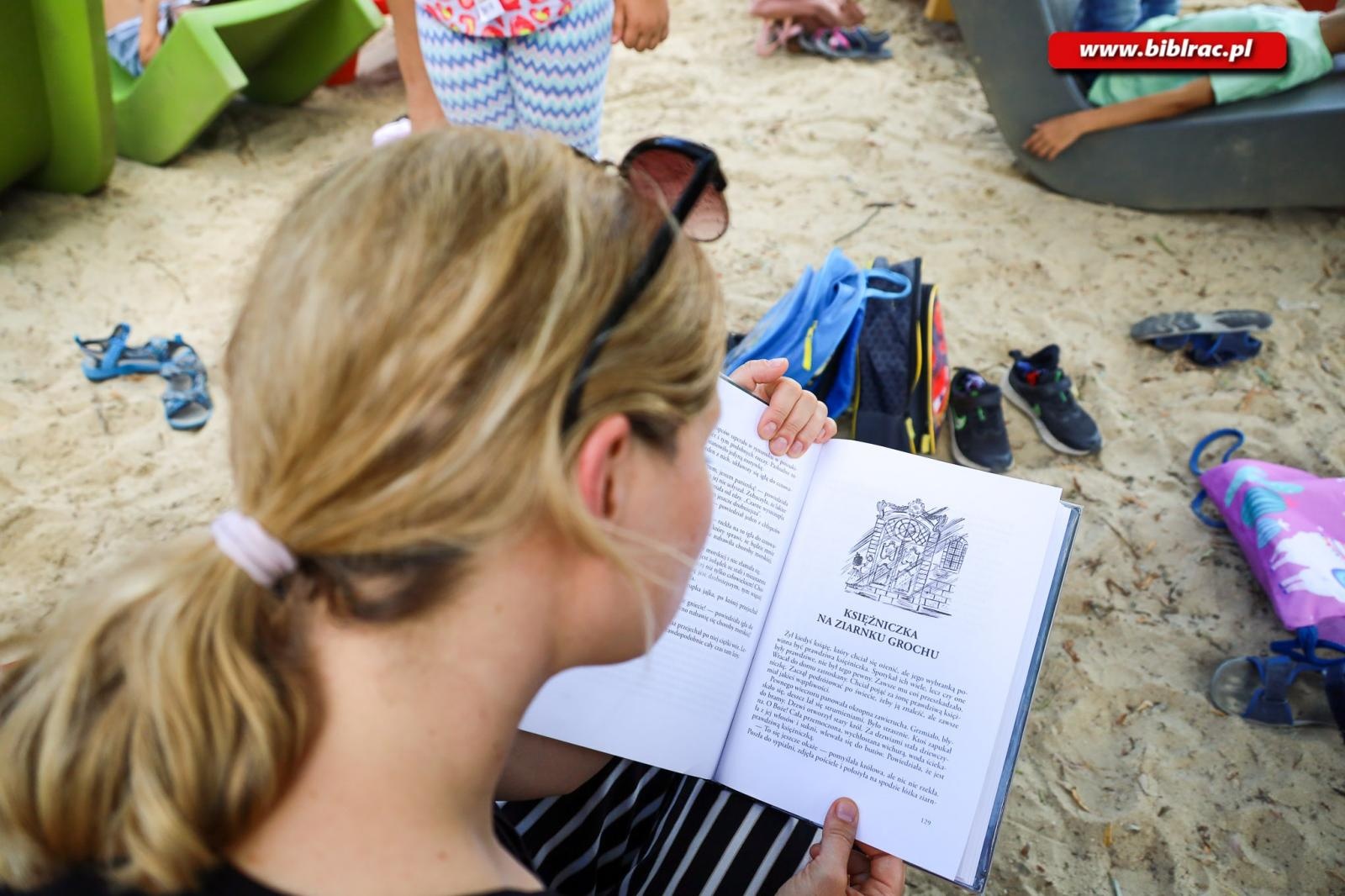 Zdjęcie w galerii na portalu naszraciborz.pl: Nie zawsze happy end – Baśniowe Lato z Biblioteką bawi i uczy wiadomości z regionu
