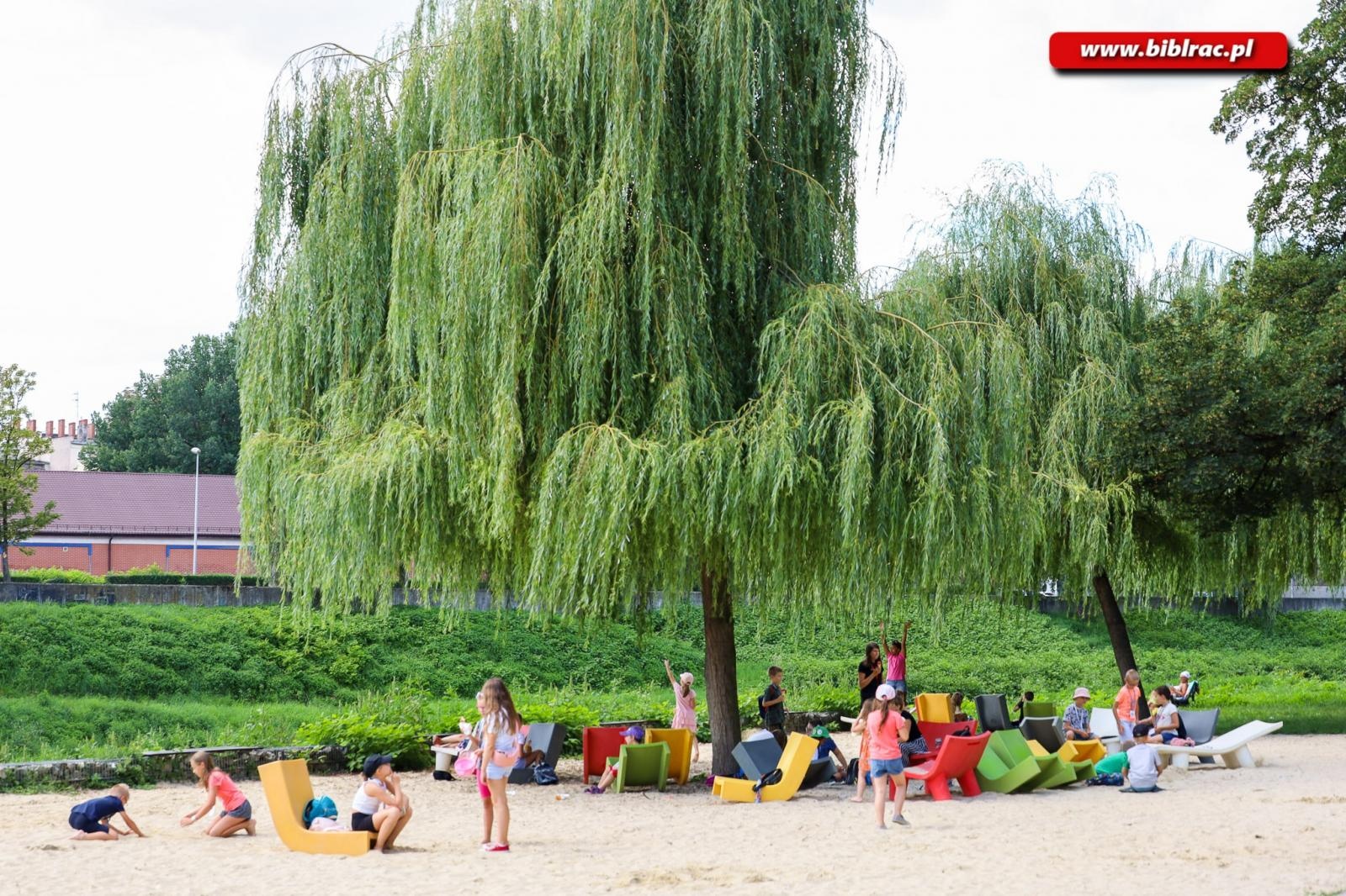 Zdjęcie w galerii na portalu naszraciborz.pl: Nie zawsze happy end – Baśniowe Lato z Biblioteką bawi i uczy wiadomości z regionu