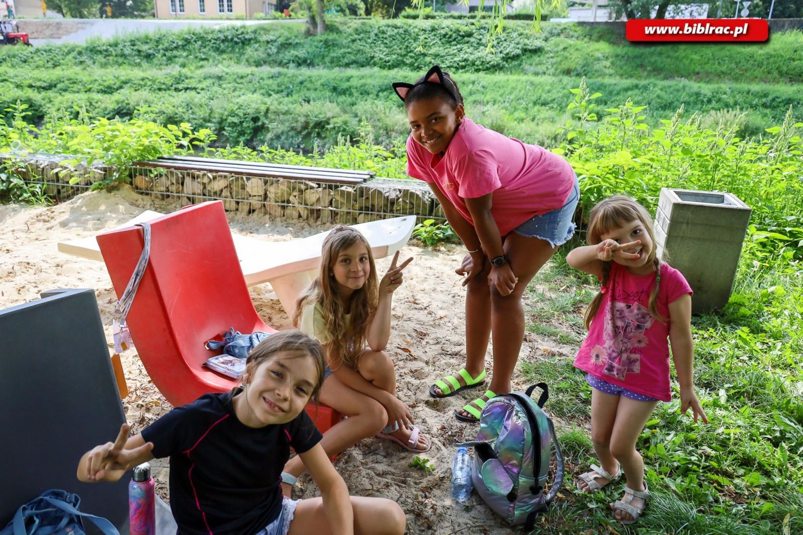 Zdjęcie w galerii na portalu naszraciborz.pl: Nie zawsze happy end – Baśniowe Lato z Biblioteką bawi i uczy wiadomości z regionu