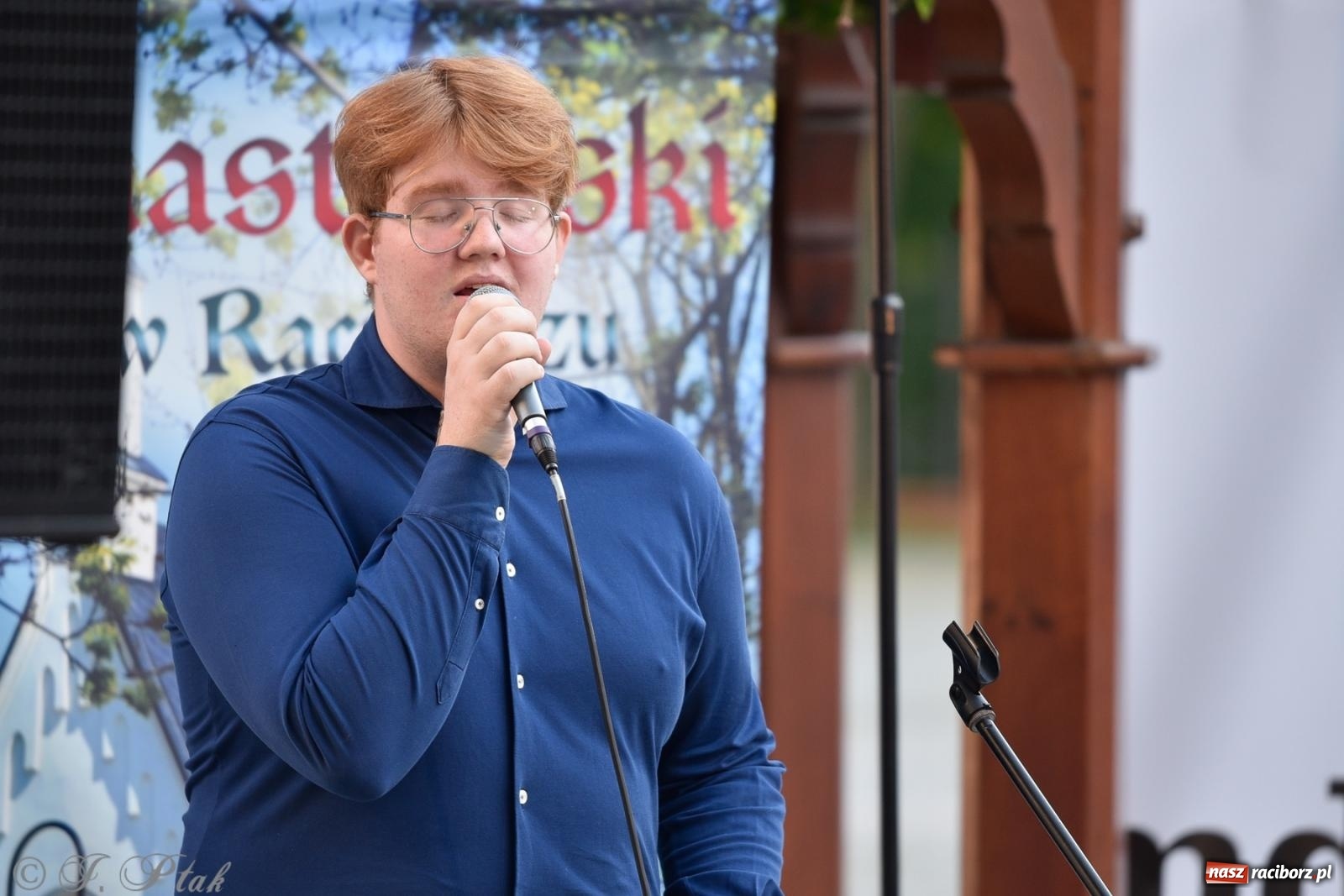 Zdjęcie w galerii na portalu naszraciborz.pl: Kameralny koncert wokalistów Mirażu przy zamkowej studni [FOTO i WIDEO] wiadomości z regionu