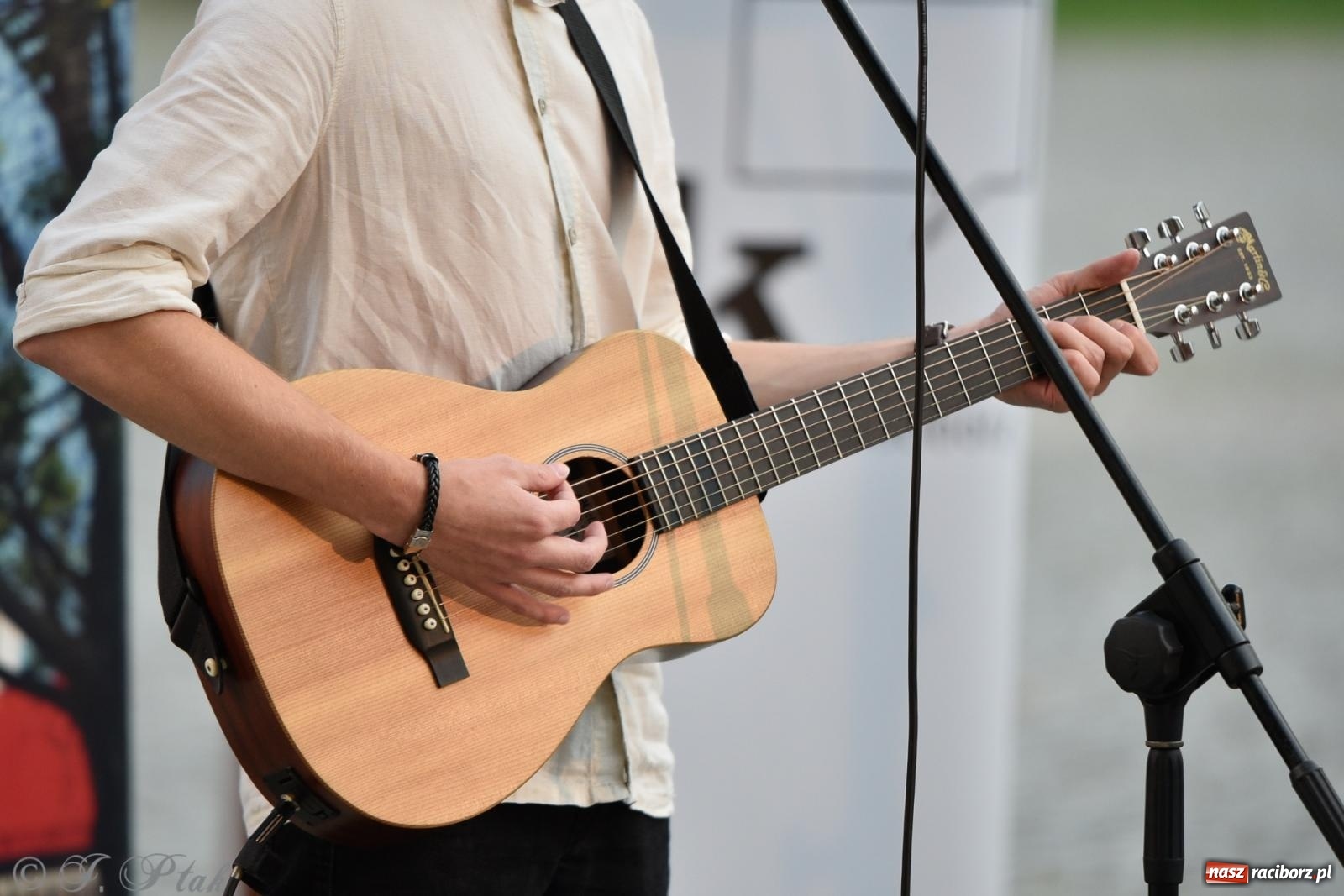 Zdjęcie w galerii na portalu naszraciborz.pl: Kameralny koncert wokalistów Mirażu przy zamkowej studni [FOTO i WIDEO] wiadomości z regionu