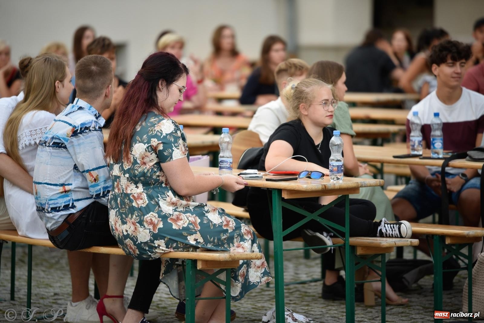 Zdjęcie w galerii na portalu naszraciborz.pl: Kameralny koncert wokalistów Mirażu przy zamkowej studni [FOTO i WIDEO] wiadomości z regionu
