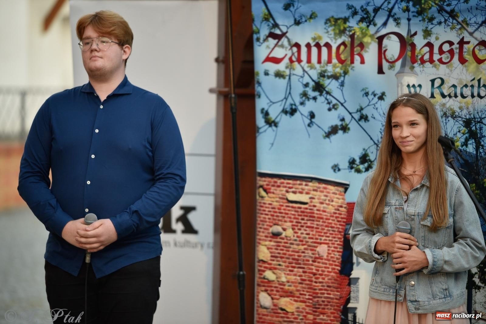 Zdjęcie w galerii na portalu naszraciborz.pl: Kameralny koncert wokalistów Mirażu przy zamkowej studni [FOTO i WIDEO] wiadomości z regionu