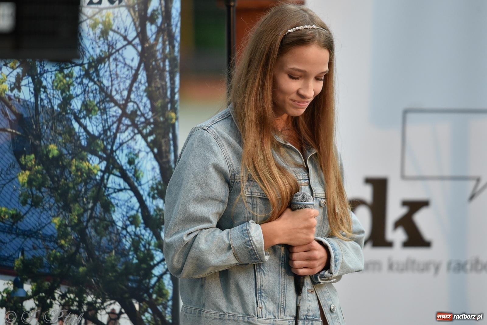 Zdjęcie w galerii na portalu naszraciborz.pl: Kameralny koncert wokalistów Mirażu przy zamkowej studni [FOTO i WIDEO] wiadomości z regionu