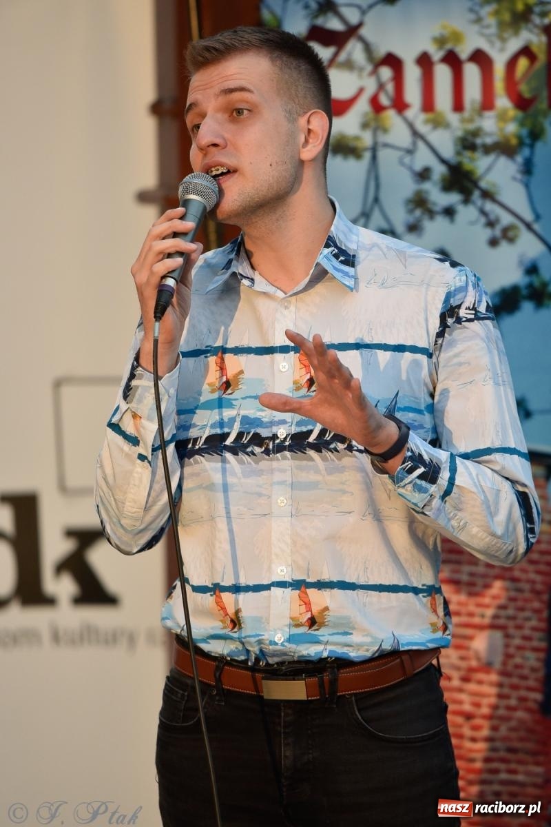 Zdjęcie w galerii na portalu naszraciborz.pl: Kameralny koncert wokalistów Mirażu przy zamkowej studni [FOTO i WIDEO] wiadomości z regionu