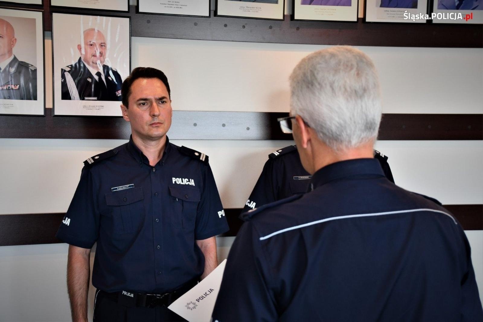 Zdjęcie w galerii na portalu naszraciborz.pl: W raciborskiej komendzie awans i pożegnanie z mundurem wiadomości z regionu