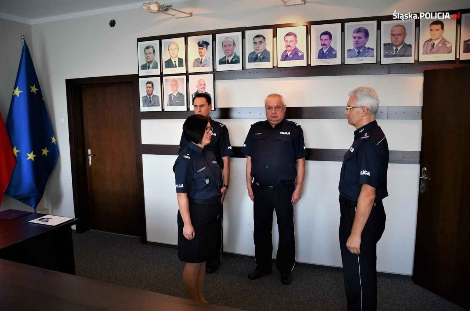 Zdjęcie w galerii na portalu naszraciborz.pl: W raciborskiej komendzie awans i pożegnanie z mundurem wiadomości z regionu