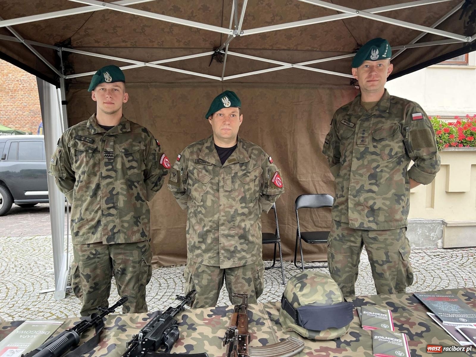 Zdjęcie w galerii na portalu naszraciborz.pl: Weekend z wojskiem na raciborskim zamku wiadomości z regionu