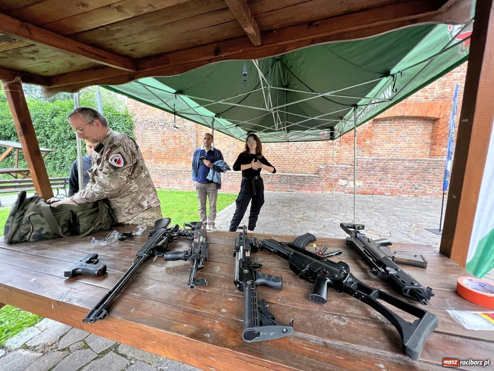Zdjęcie w galerii na portalu naszraciborz.pl: Weekend z wojskiem na raciborskim zamku wiadomości z regionu