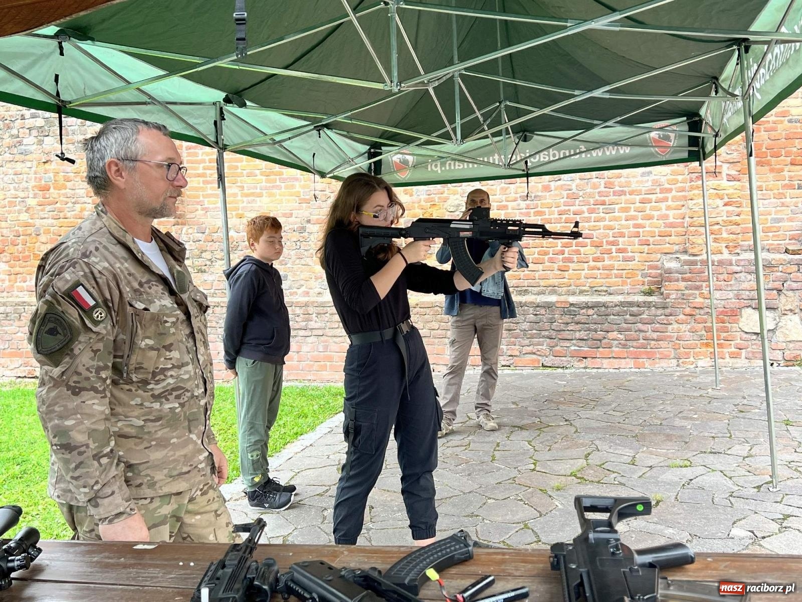 Zdjęcie w galerii na portalu naszraciborz.pl: Weekend z wojskiem na raciborskim zamku wiadomości z regionu