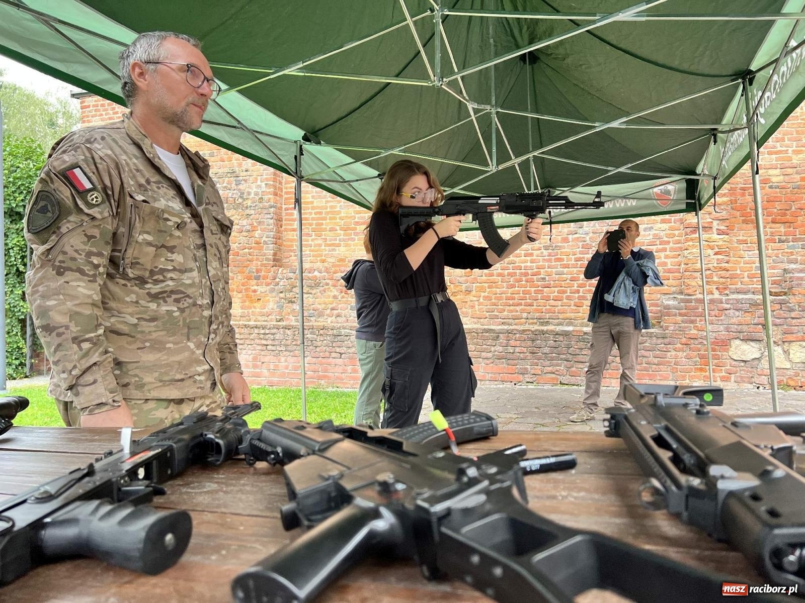 Zdjęcie w galerii na portalu naszraciborz.pl: Weekend z wojskiem na raciborskim zamku wiadomości z regionu