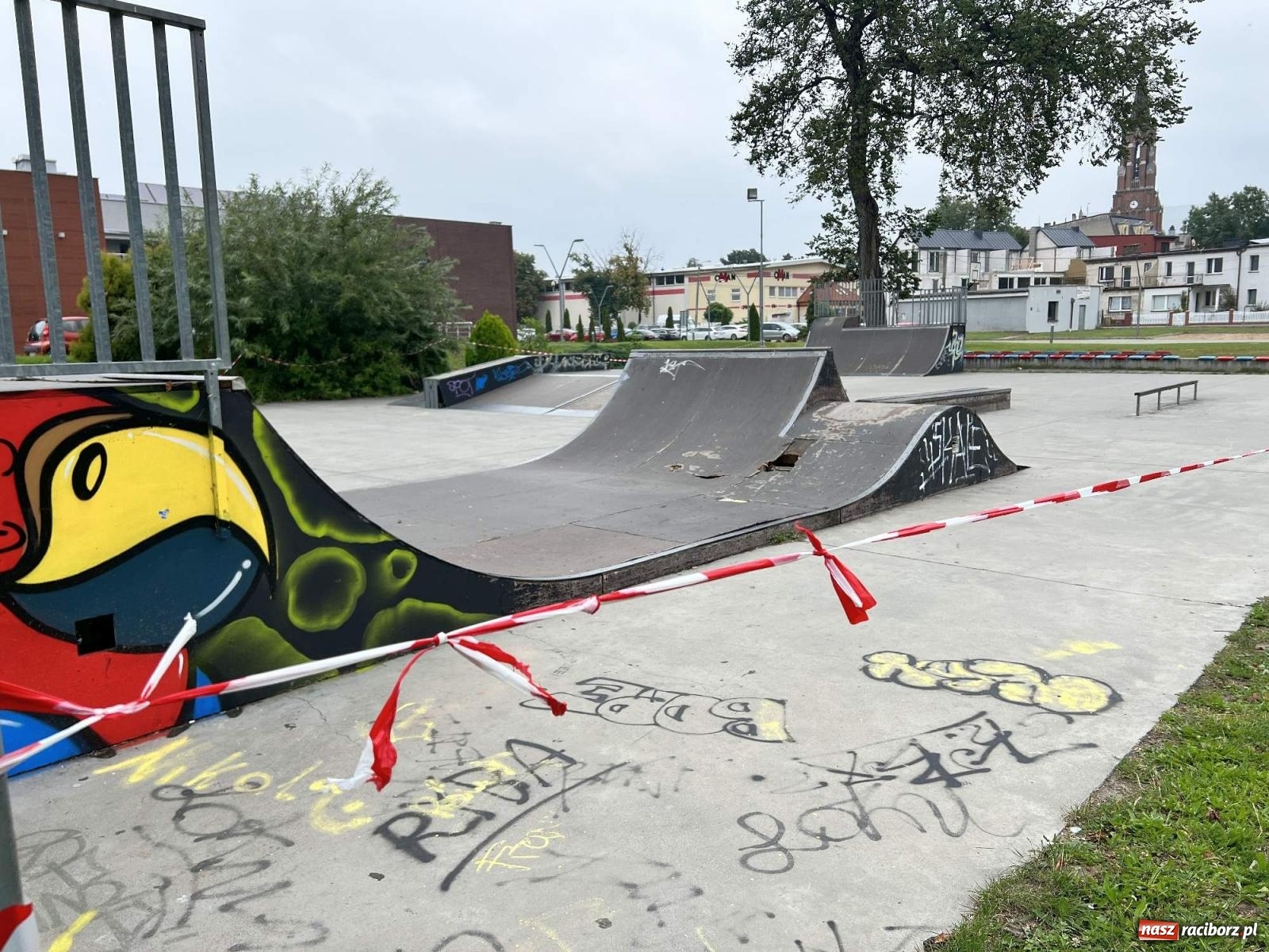 Zdjęcie w galerii na portalu naszraciborz.pl: Skatepark zamknięty z powodu uszkodzeń. Ogłoszono przetarg na rozbudowę wiadomości z regionu