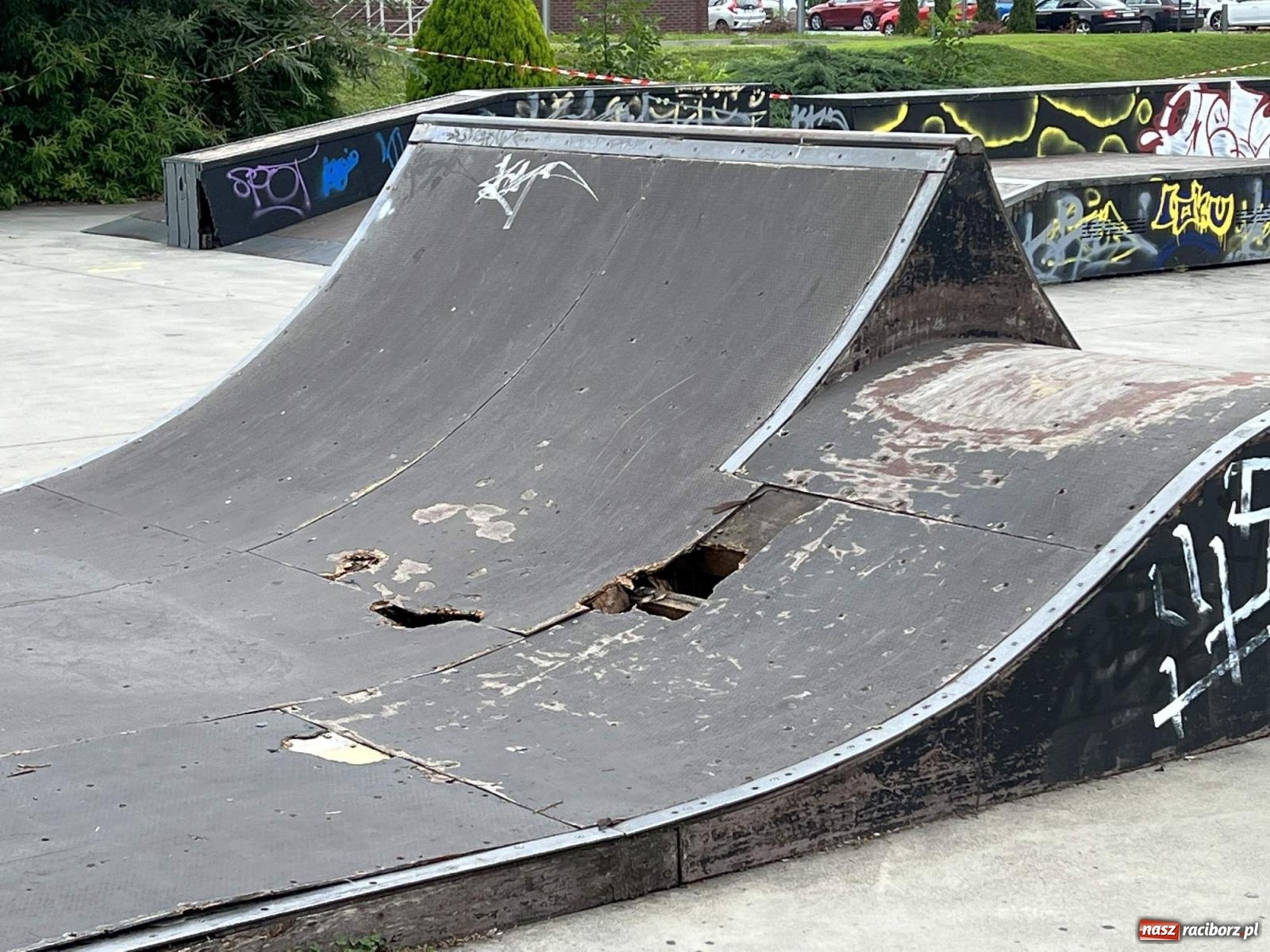 Zdjęcie w galerii na portalu naszraciborz.pl: Skatepark zamknięty z powodu uszkodzeń. Ogłoszono przetarg na rozbudowę wiadomości z regionu