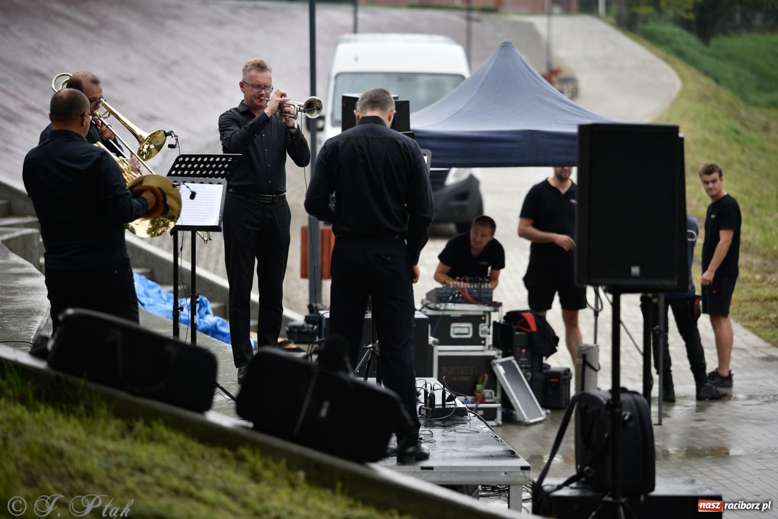 Zdjęcie w galerii na portalu naszraciborz.pl: Raciborski Kwintet Dęty rozganiał chmury na bulwarach [FOTO i WIDEO] wiadomości z regionu