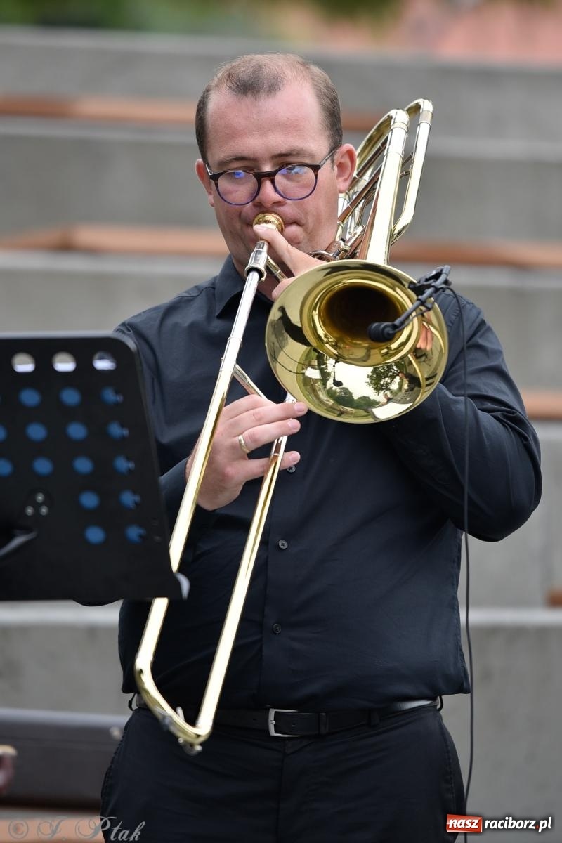 Zdjęcie w galerii na portalu naszraciborz.pl: Raciborski Kwintet Dęty rozganiał chmury na bulwarach [FOTO i WIDEO] wiadomości z regionu