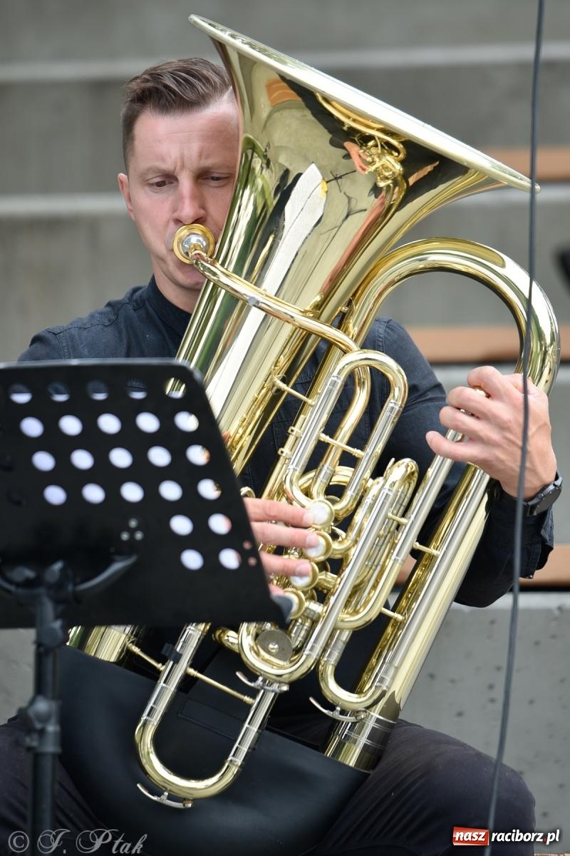 Zdjęcie w galerii na portalu naszraciborz.pl: Raciborski Kwintet Dęty rozganiał chmury na bulwarach [FOTO i WIDEO] wiadomości z regionu