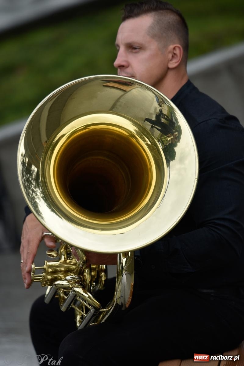 Zdjęcie w galerii na portalu naszraciborz.pl: Raciborski Kwintet Dęty rozganiał chmury na bulwarach [FOTO i WIDEO] wiadomości z regionu