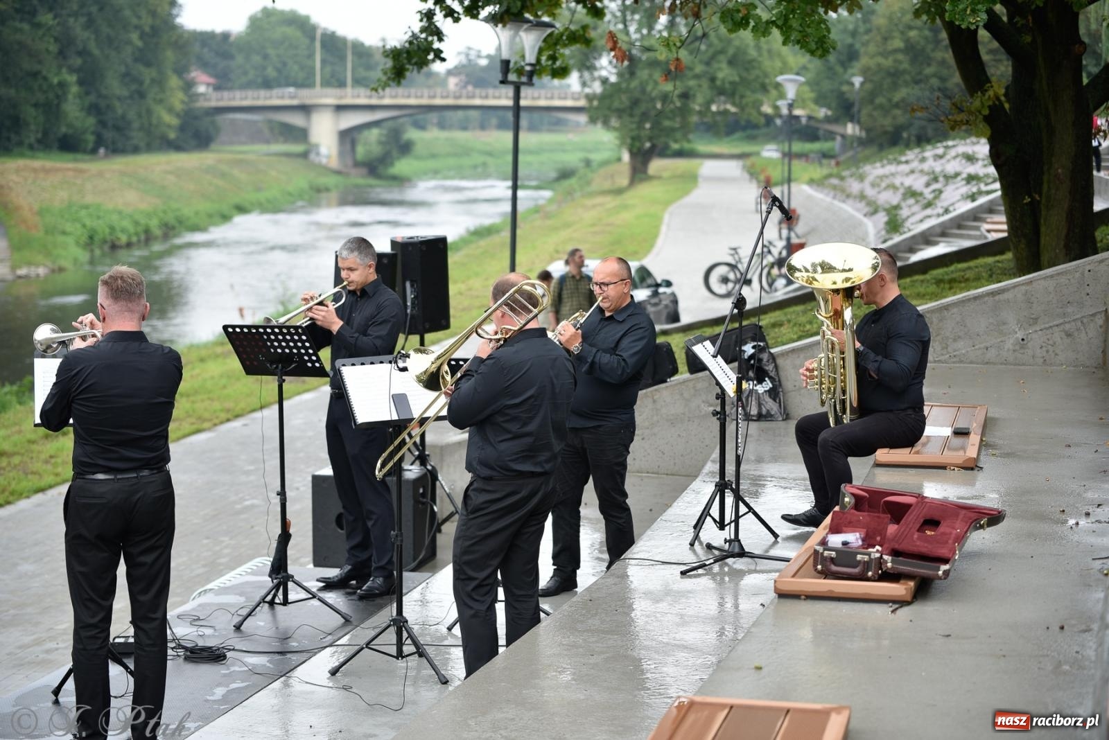 Zdjęcie w galerii na portalu naszraciborz.pl: Raciborski Kwintet Dęty rozganiał chmury na bulwarach [FOTO i WIDEO] wiadomości z regionu