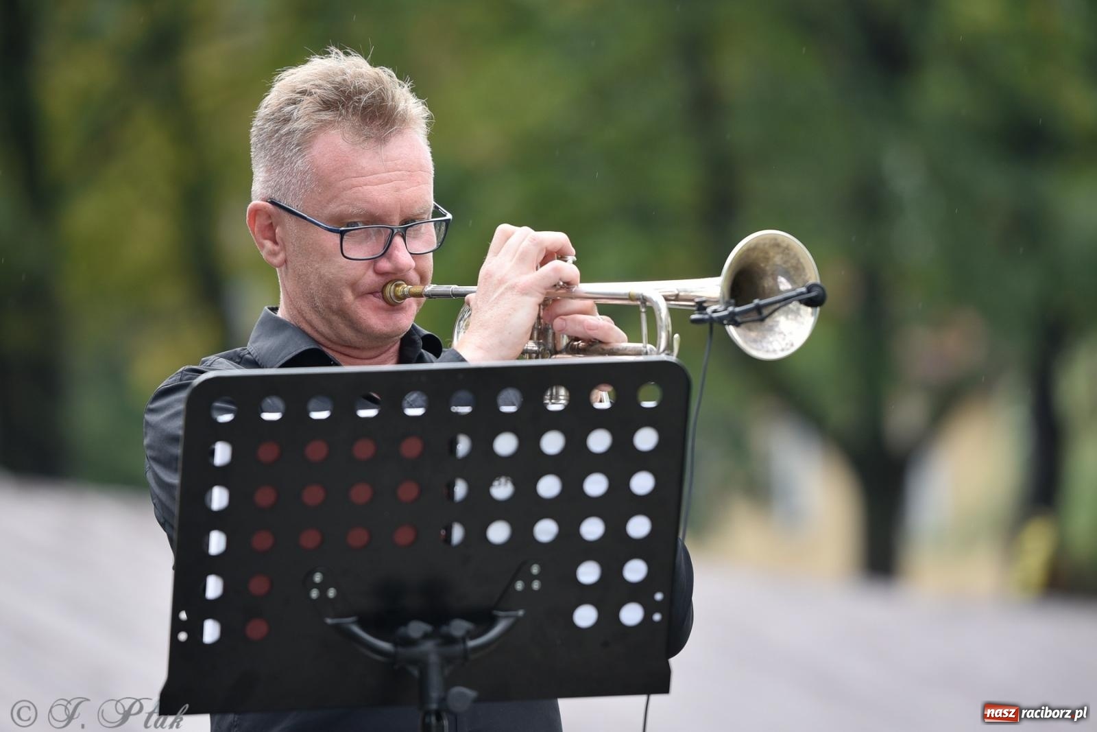 Zdjęcie w galerii na portalu naszraciborz.pl: Raciborski Kwintet Dęty rozganiał chmury na bulwarach [FOTO i WIDEO] wiadomości z regionu