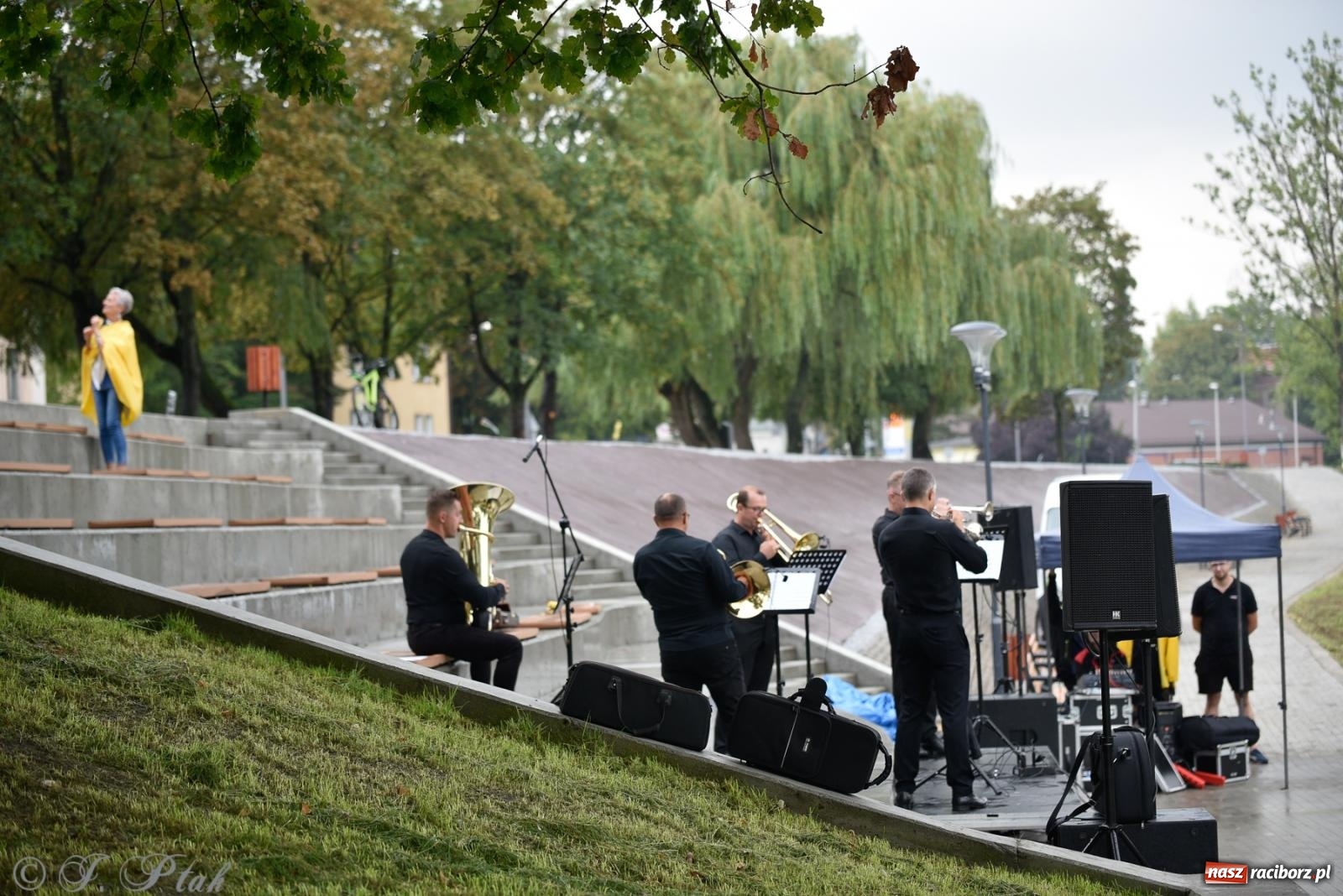 Zdjęcie w galerii na portalu naszraciborz.pl: Raciborski Kwintet Dęty rozganiał chmury na bulwarach [FOTO i WIDEO] wiadomości z regionu