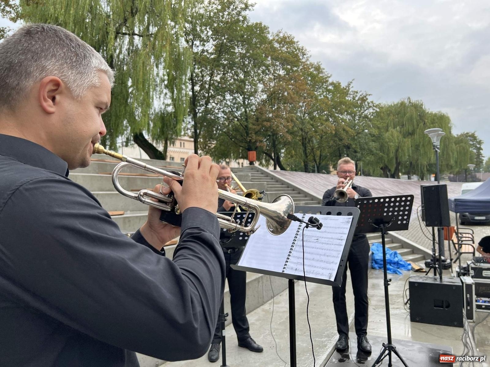 Zdjęcie w galerii na portalu naszraciborz.pl: Raciborski Kwintet Dęty rozganiał chmury na bulwarach [FOTO i WIDEO] wiadomości z regionu