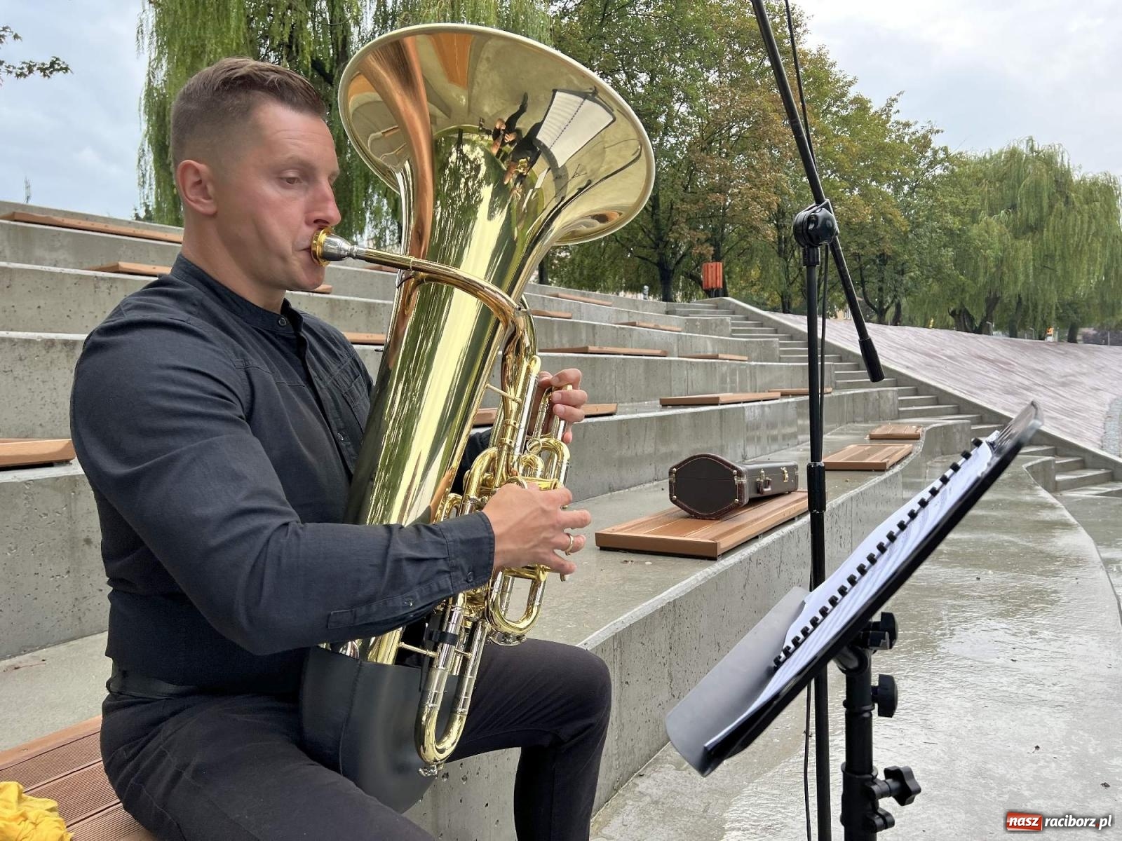 Zdjęcie w galerii na portalu naszraciborz.pl: Raciborski Kwintet Dęty rozganiał chmury na bulwarach [FOTO i WIDEO] wiadomości z regionu