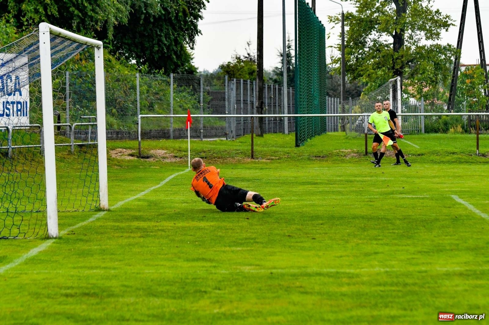 Zdjęcie w galerii na portalu naszraciborz.pl: Klasa okręgowa. Nędza ma patent na Jejkowice i pomogła Damianowi [FOTO] wiadomości z regionu