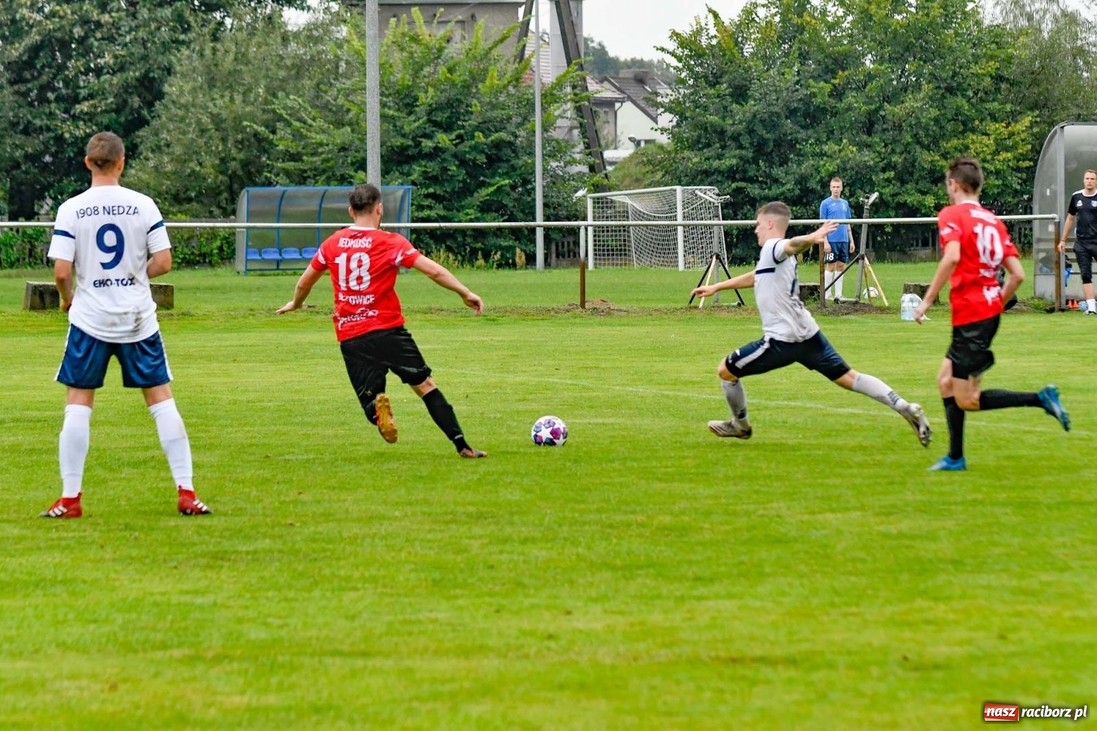 Zdjęcie w galerii na portalu naszraciborz.pl: Klasa okręgowa. Nędza ma patent na Jejkowice i pomogła Damianowi [FOTO] wiadomości z regionu