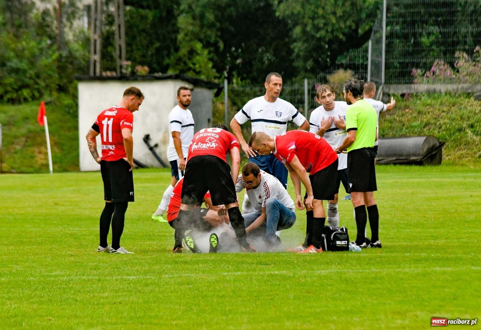 Zdjęcie w galerii na portalu naszraciborz.pl: Klasa okręgowa. Nędza ma patent na Jejkowice i pomogła Damianowi [FOTO] wiadomości z regionu