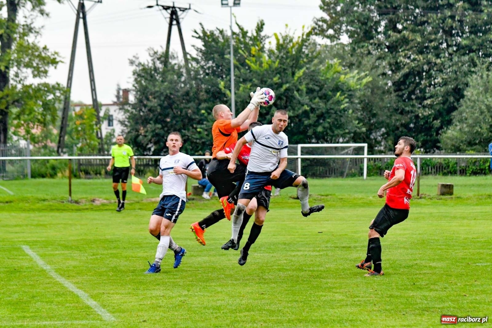 Zdjęcie w galerii na portalu naszraciborz.pl: Klasa okręgowa. Nędza ma patent na Jejkowice i pomogła Damianowi [FOTO] wiadomości z regionu