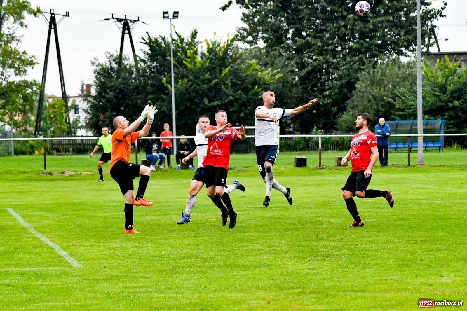 Zdjęcie w galerii na portalu naszraciborz.pl: Klasa okręgowa. Nędza ma patent na Jejkowice i pomogła Damianowi [FOTO] wiadomości z regionu