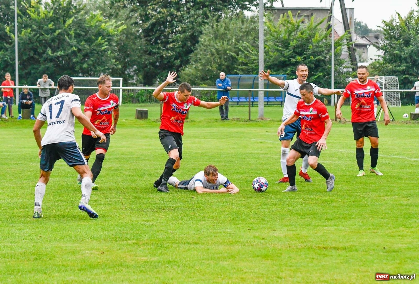 Zdjęcie w galerii na portalu naszraciborz.pl: Klasa okręgowa. Nędza ma patent na Jejkowice i pomogła Damianowi [FOTO] wiadomości z regionu