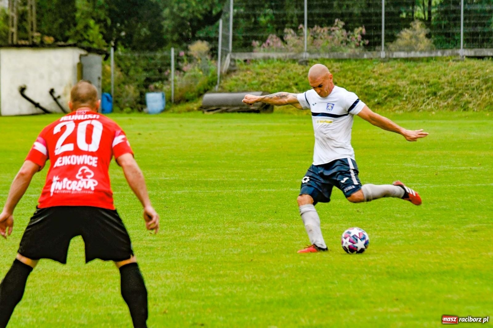 Zdjęcie w galerii na portalu naszraciborz.pl: Klasa okręgowa. Nędza ma patent na Jejkowice i pomogła Damianowi [FOTO] wiadomości z regionu