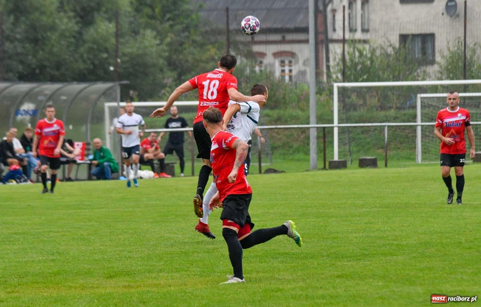 Zdjęcie w galerii na portalu naszraciborz.pl: Klasa okręgowa. Nędza ma patent na Jejkowice i pomogła Damianowi [FOTO] wiadomości z regionu