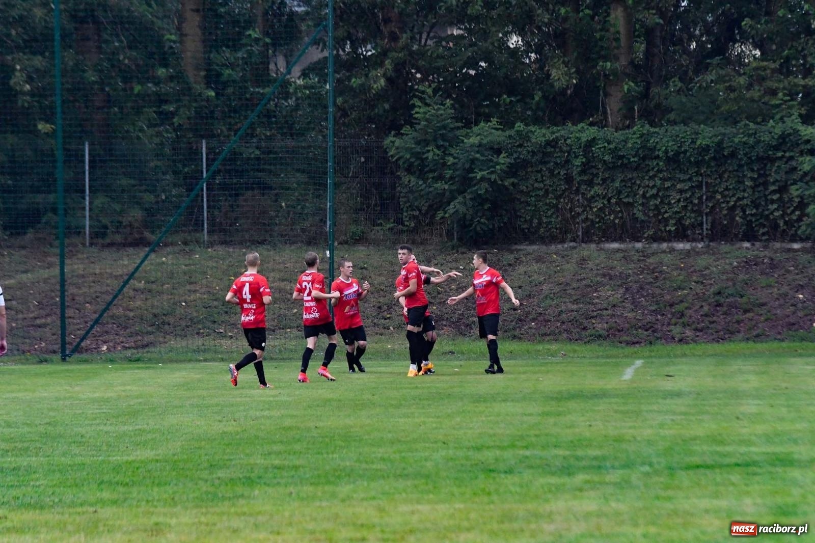 Zdjęcie w galerii na portalu naszraciborz.pl: Klasa okręgowa. Nędza ma patent na Jejkowice i pomogła Damianowi [FOTO] wiadomości z regionu