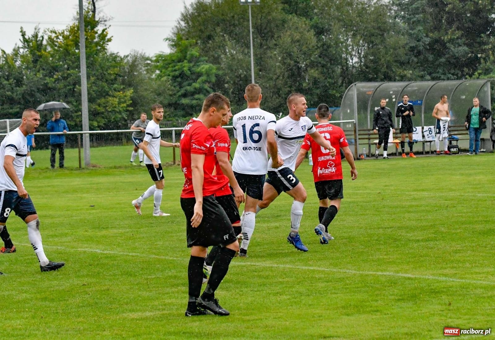 Zdjęcie w galerii na portalu naszraciborz.pl: Klasa okręgowa. Nędza ma patent na Jejkowice i pomogła Damianowi [FOTO] wiadomości z regionu