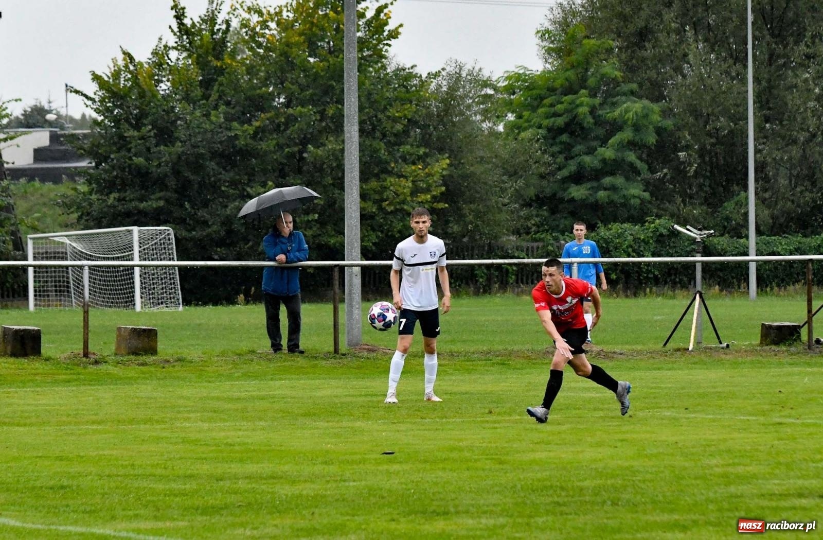 Zdjęcie w galerii na portalu naszraciborz.pl: Klasa okręgowa. Nędza ma patent na Jejkowice i pomogła Damianowi [FOTO] wiadomości z regionu