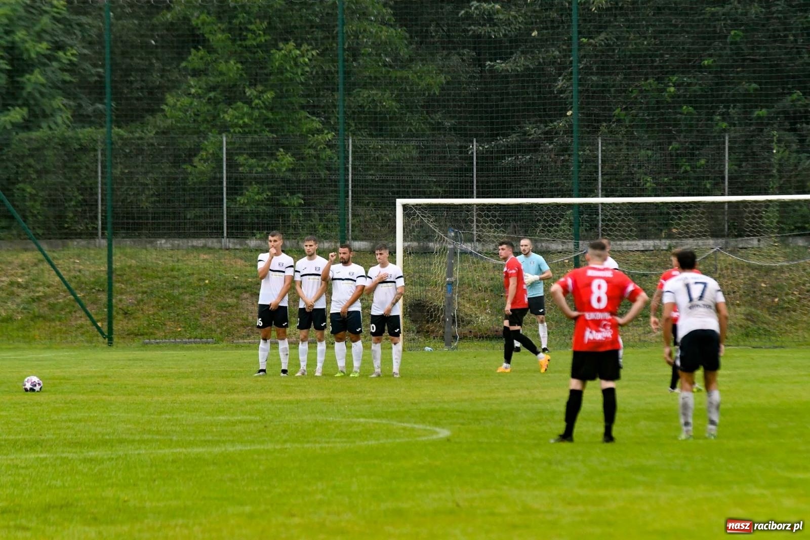 Zdjęcie w galerii na portalu naszraciborz.pl: Klasa okręgowa. Nędza ma patent na Jejkowice i pomogła Damianowi [FOTO] wiadomości z regionu